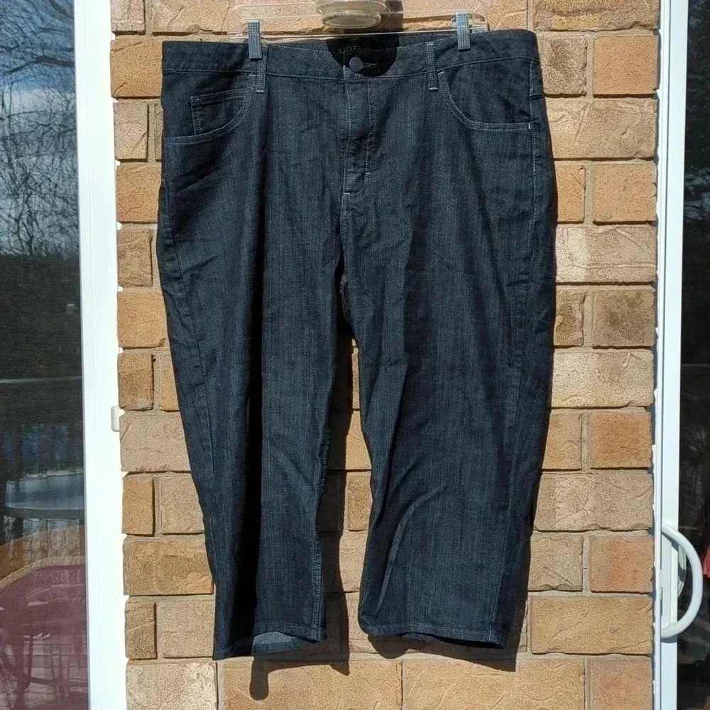 Dark Wash Capris